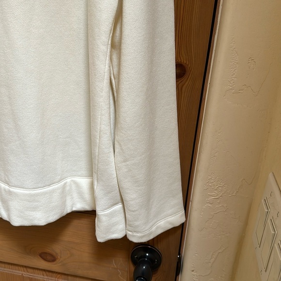 ❤️ HP❤️ ⬇️PD⬇️ NWT Woman’s LL Bean Signature Fleece Top - Picture 7 of 11